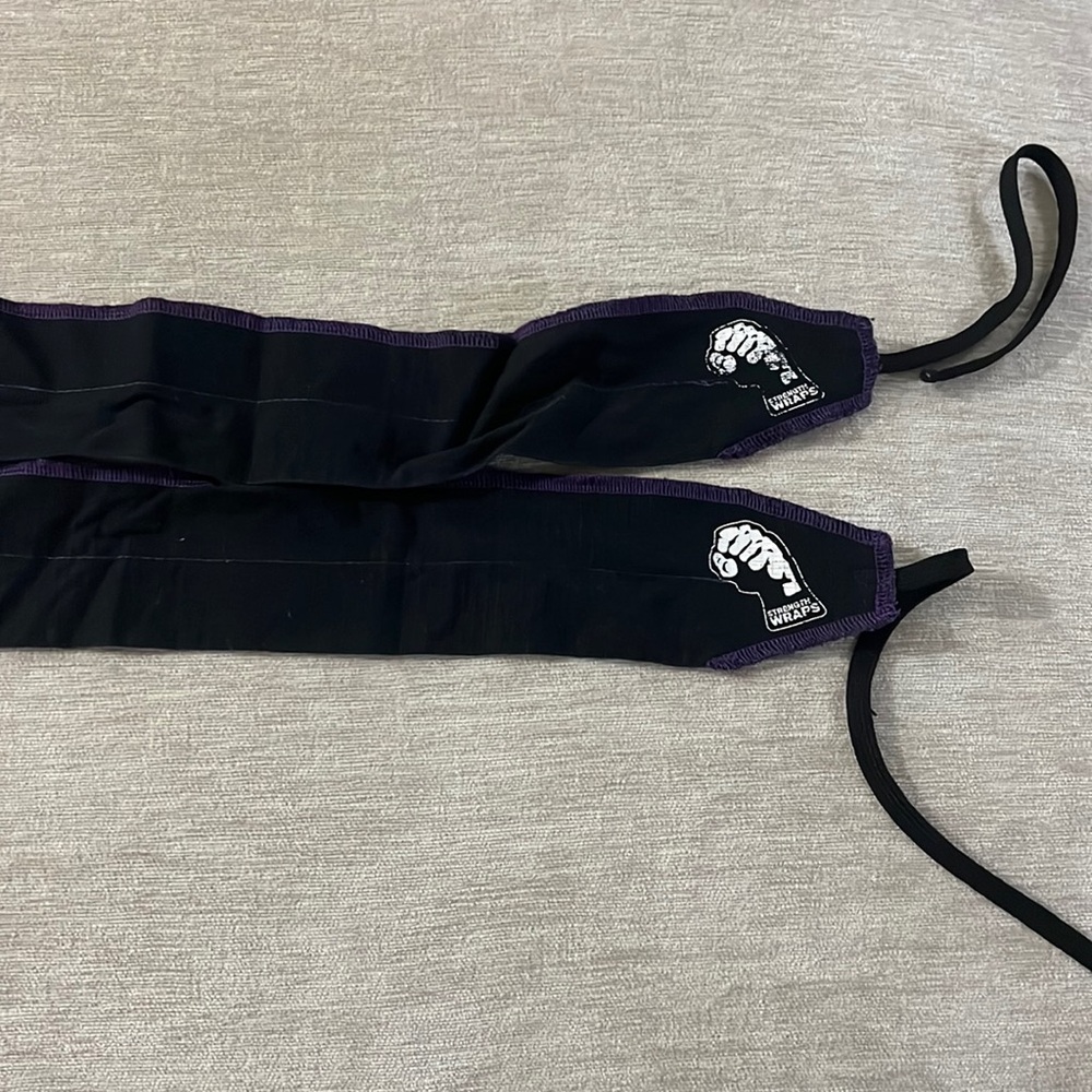 Strength Wraps weightlifting wrist wraps